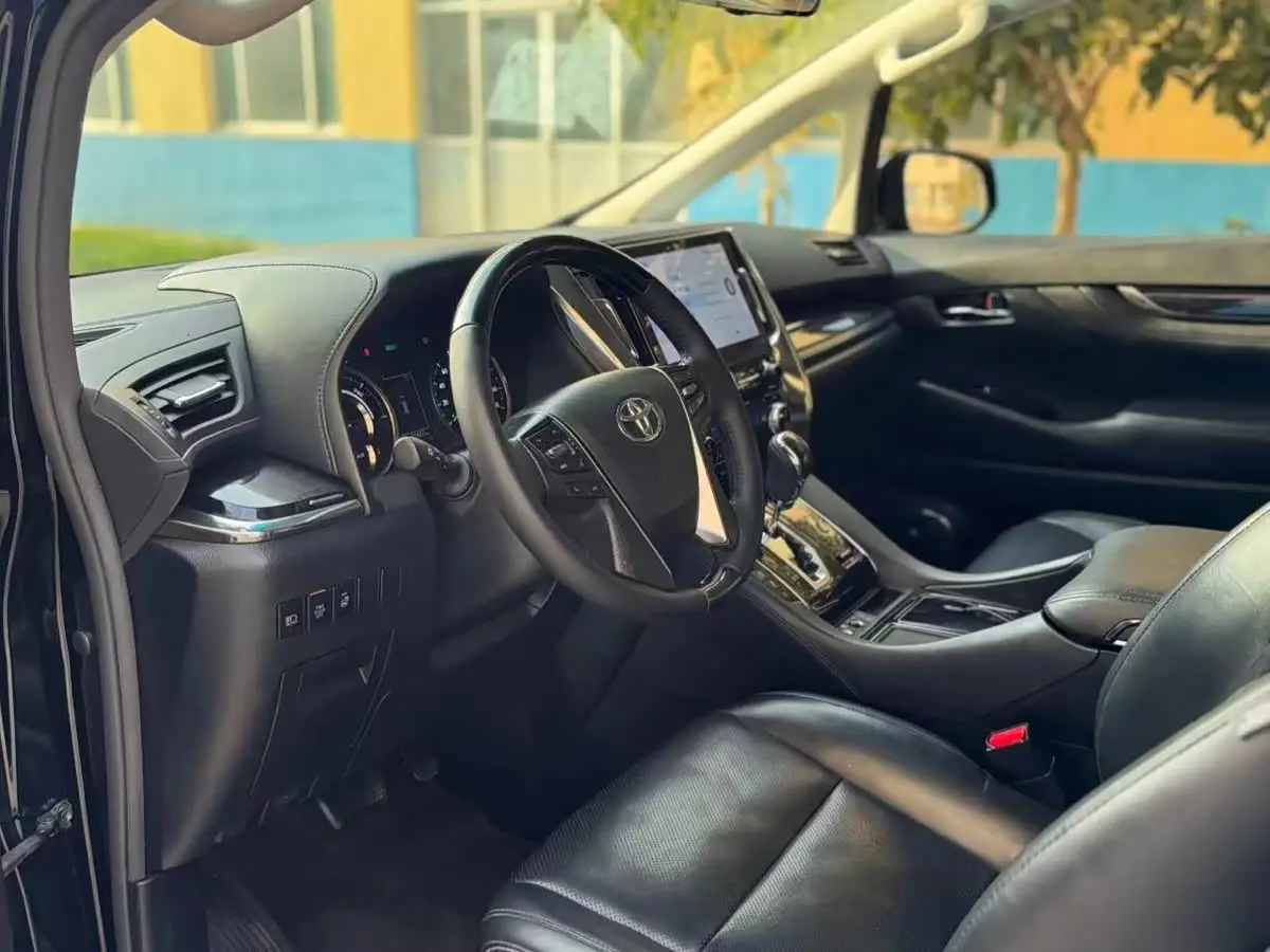 Toyota Vellfire 2020 — Photo 4/11