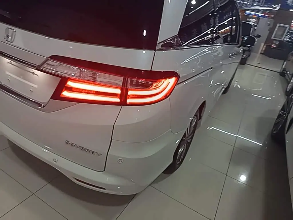 Honda Odyssey 2018 — Photo 8/20