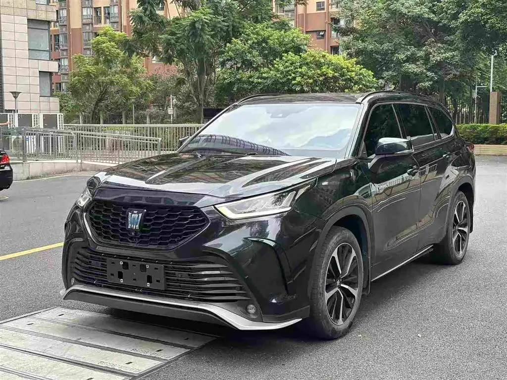 Toyota Crown Kluger 2023 — Photo 1/10