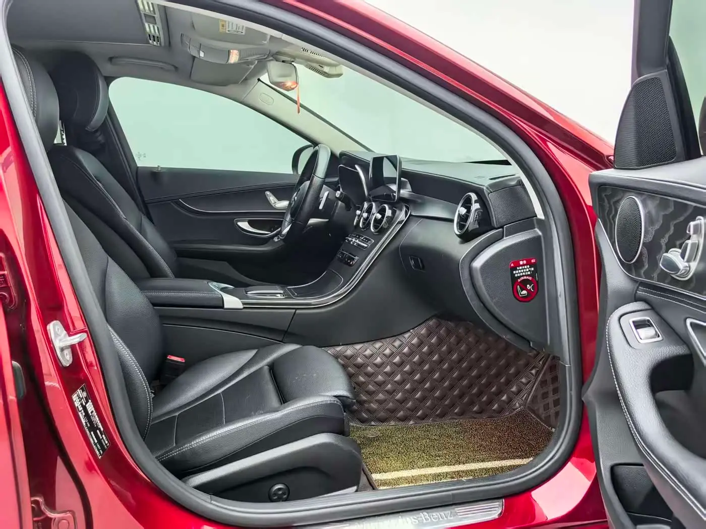 Mercedes-Benz C-Class 2020 — Photo 12/14