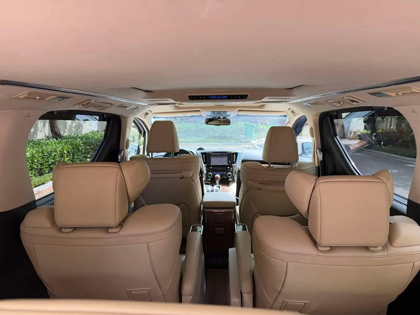 Toyota Alphard 2017 — Photo 6/9