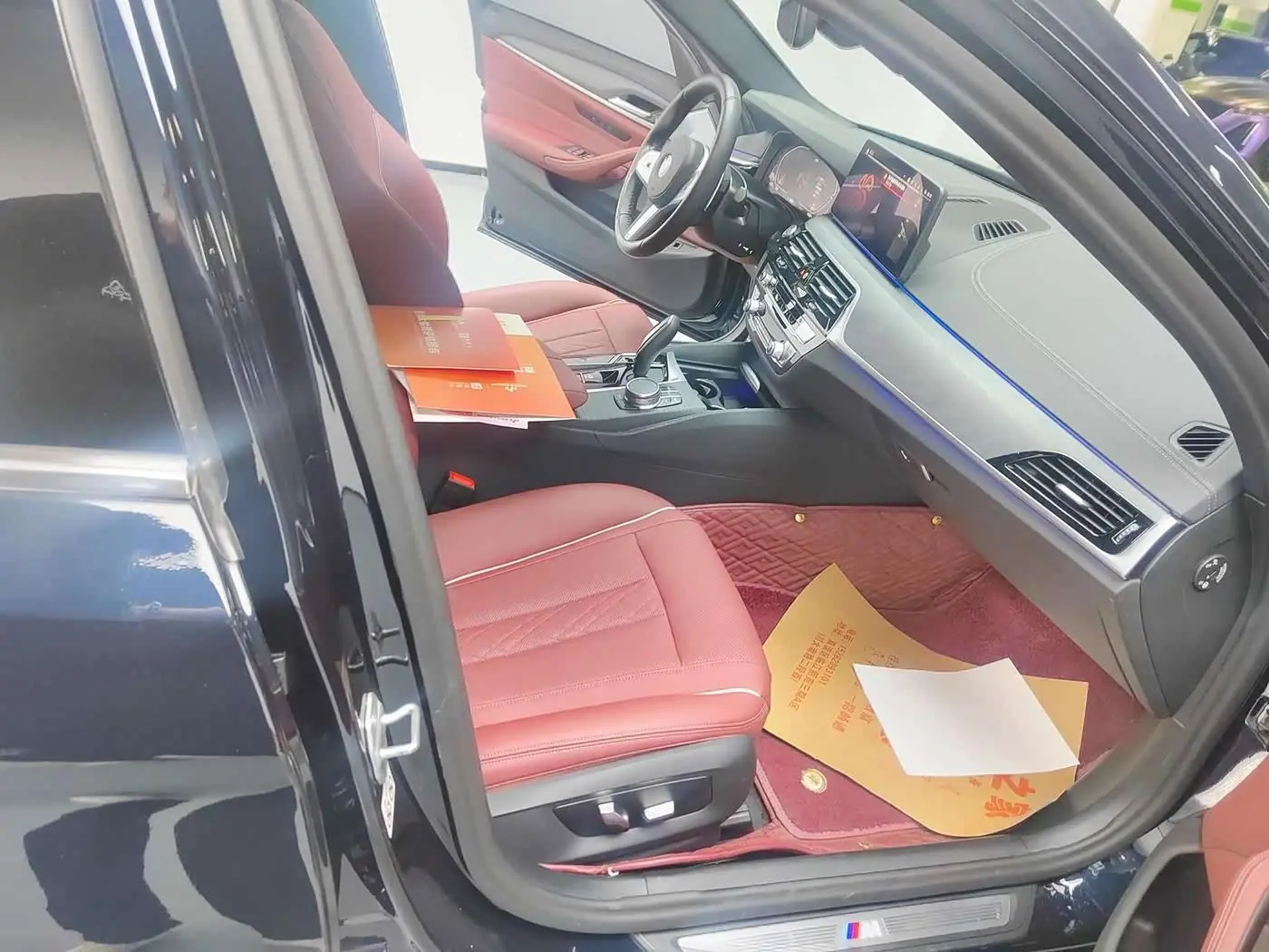 BMW 5 Series 2023 — Photo 8/9