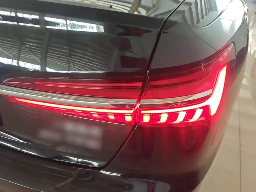 Audi A6L 2020 — Photo 8/20