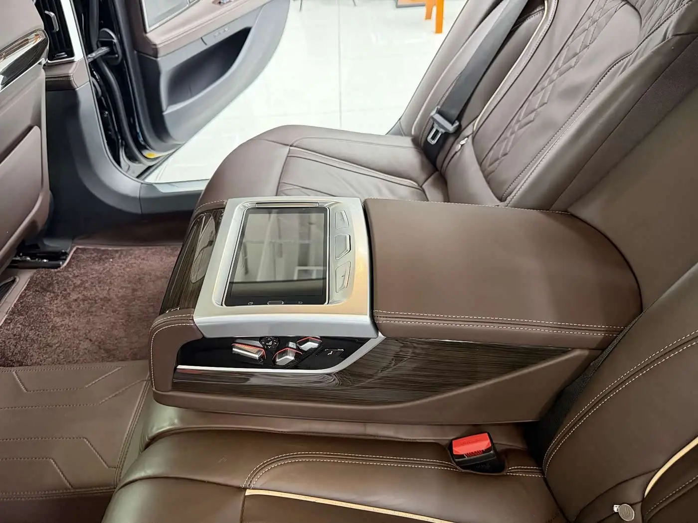 BMW 7 Series 2020 — Фото 17/19
