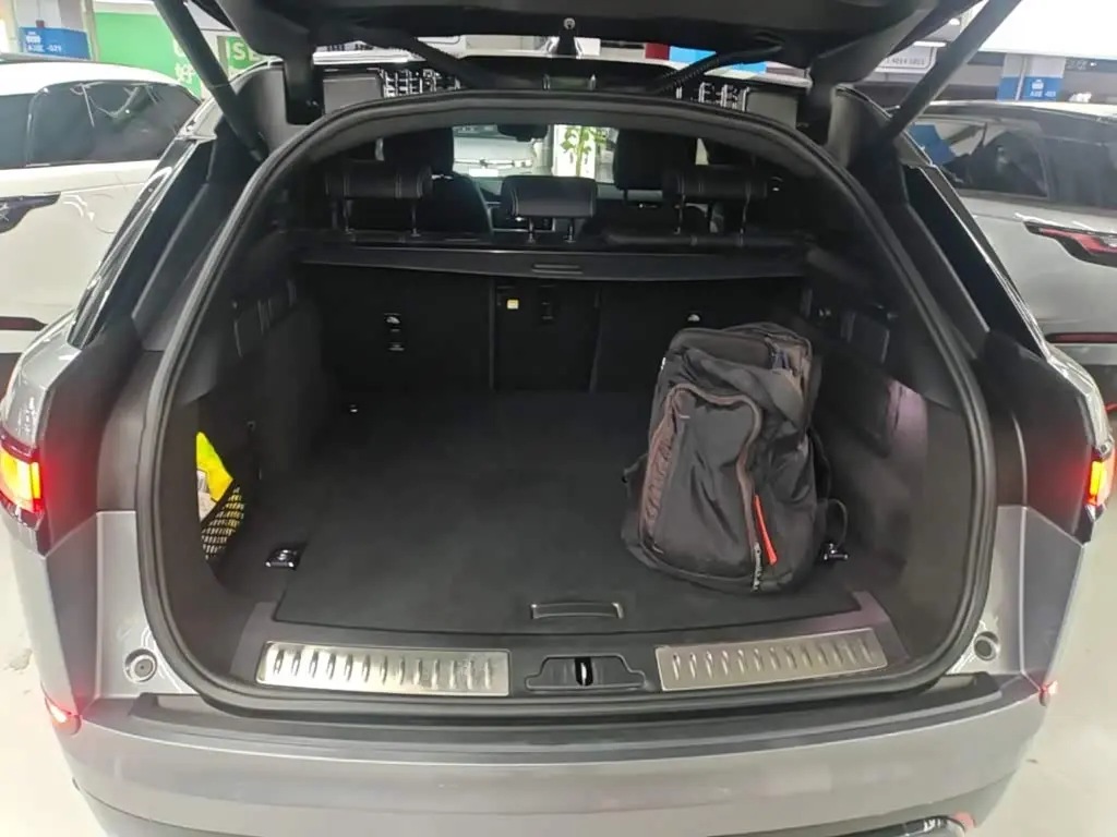 Land Rover Range Rover Velar 2021 — Photo 19/20