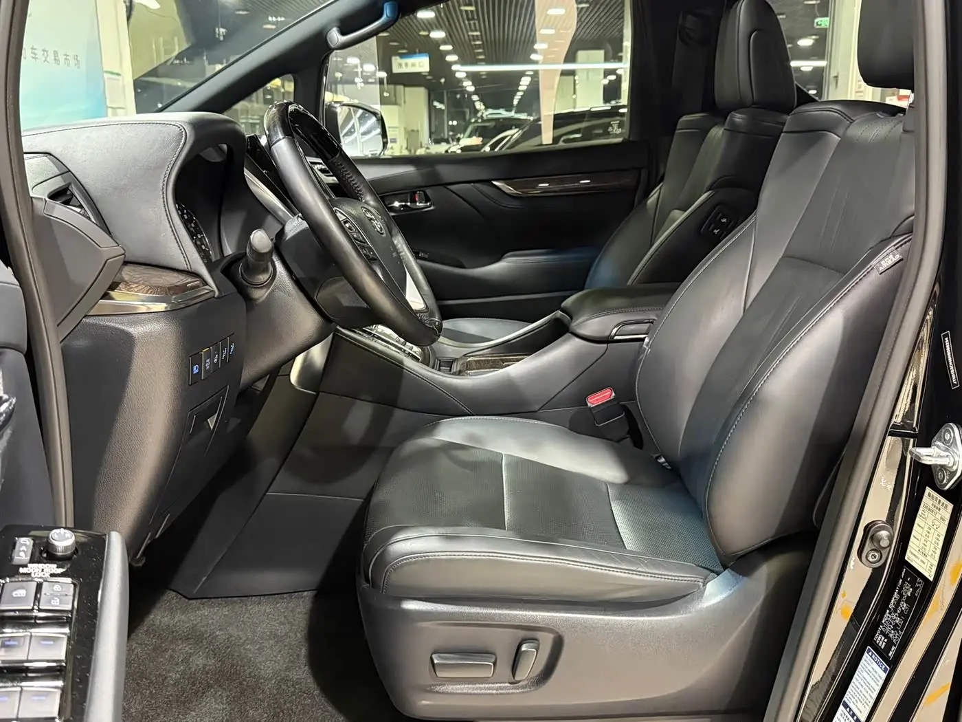 Toyota Alphard 2022 — Photo 4/20