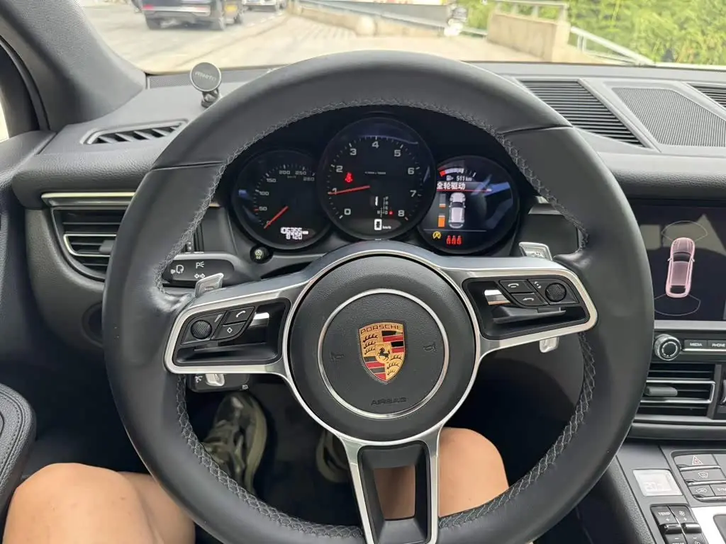 Porsche Macan 2019 — Photo 13/13