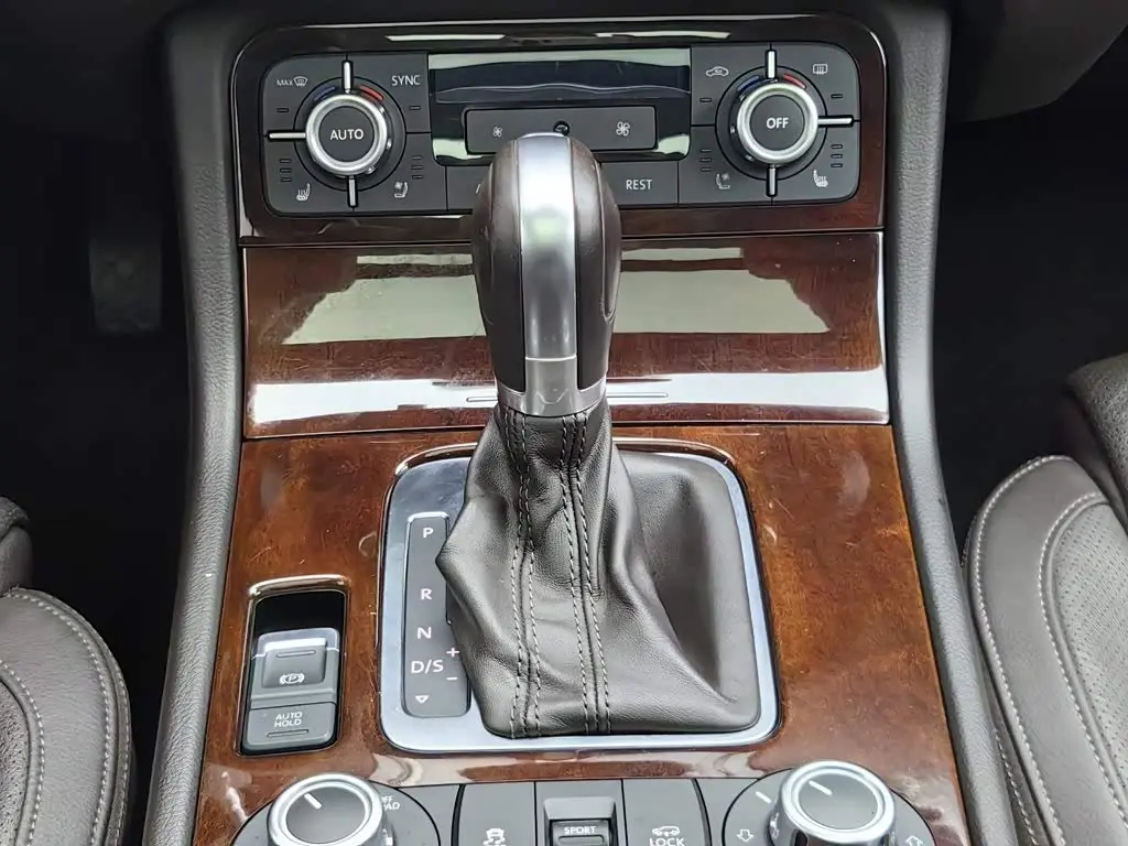 Volkswagen Touareg 2015 — Photo 13/20