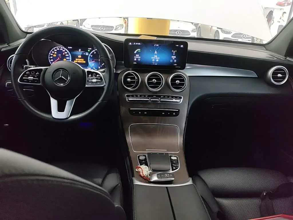 Mercedes-Benz GLC 2020 — Photo 10/20