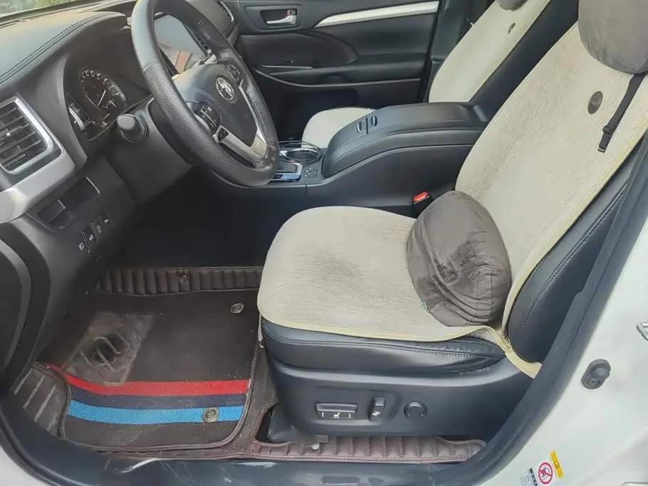 Toyota Highlander 2021 — Photo 9/16