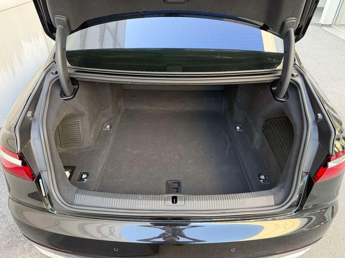 Audi A8 2018 — Photo 6/9