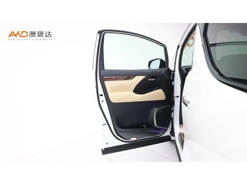 Toyota Alphard 2023 — Photo 11/11
