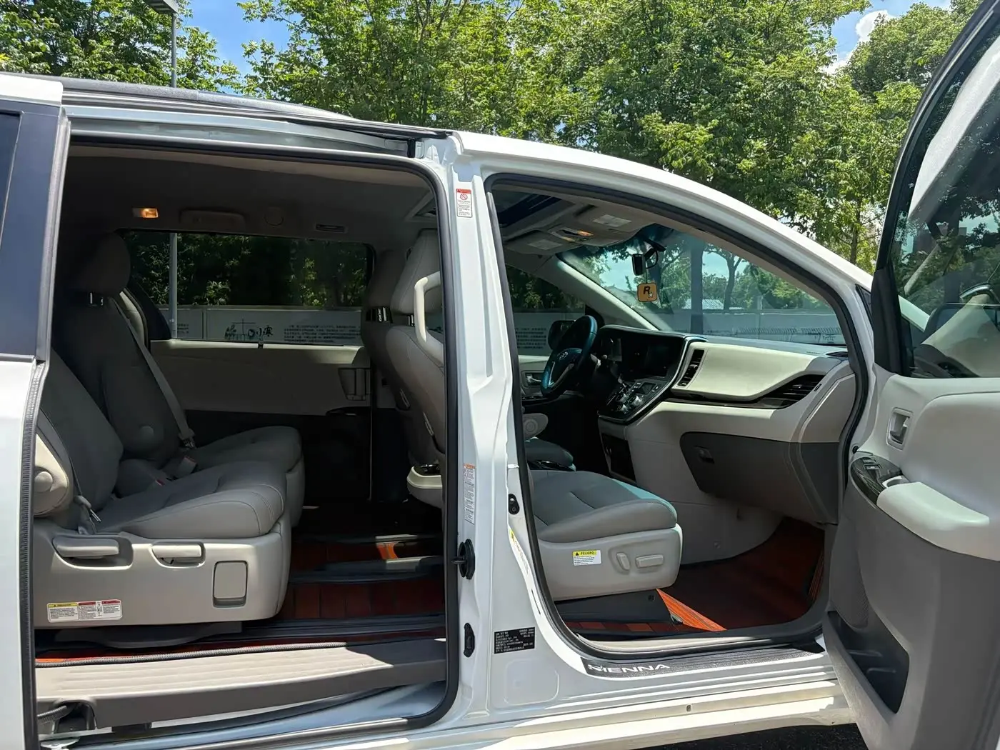 Toyota Sienna 2018 — Фото 7/9