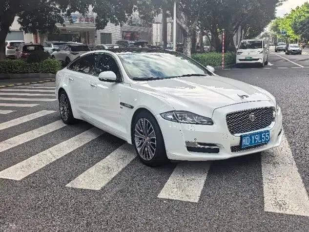 Jaguar XJ 2017 — Photo 2/8