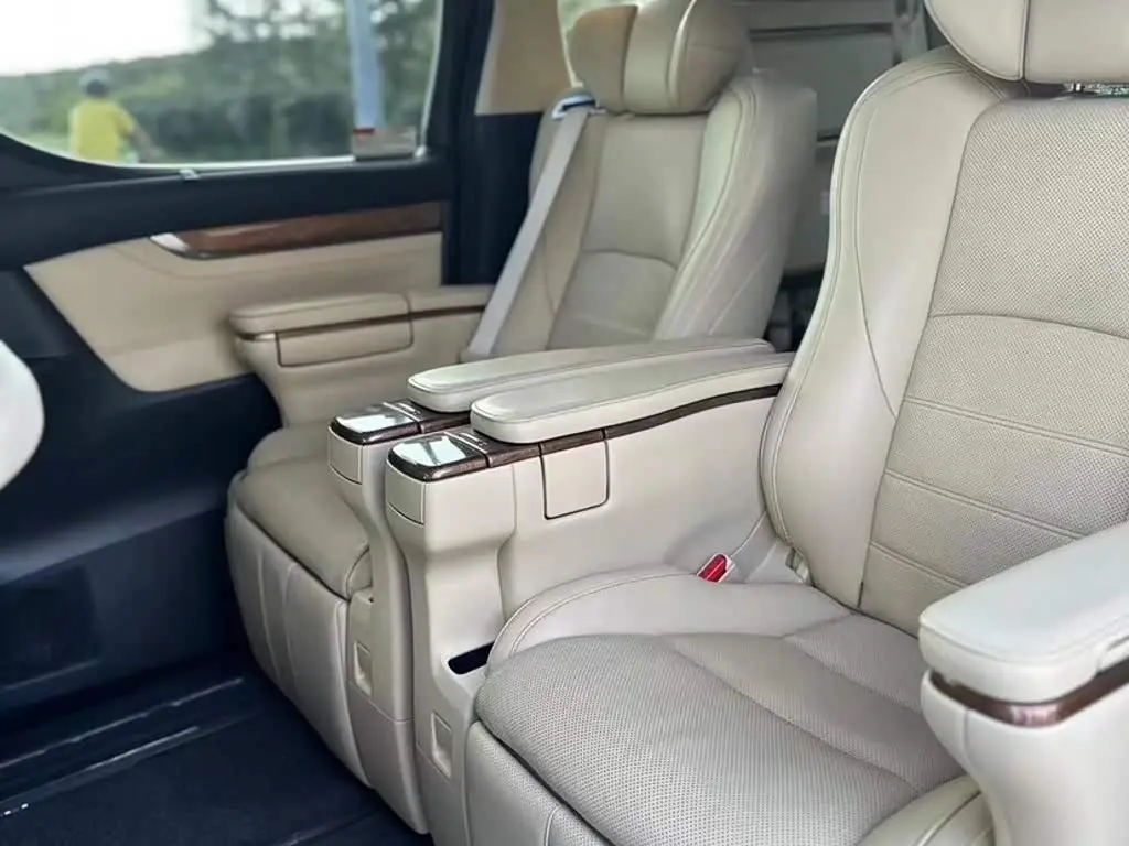 Toyota Alphard 2017 — Фото 19/20