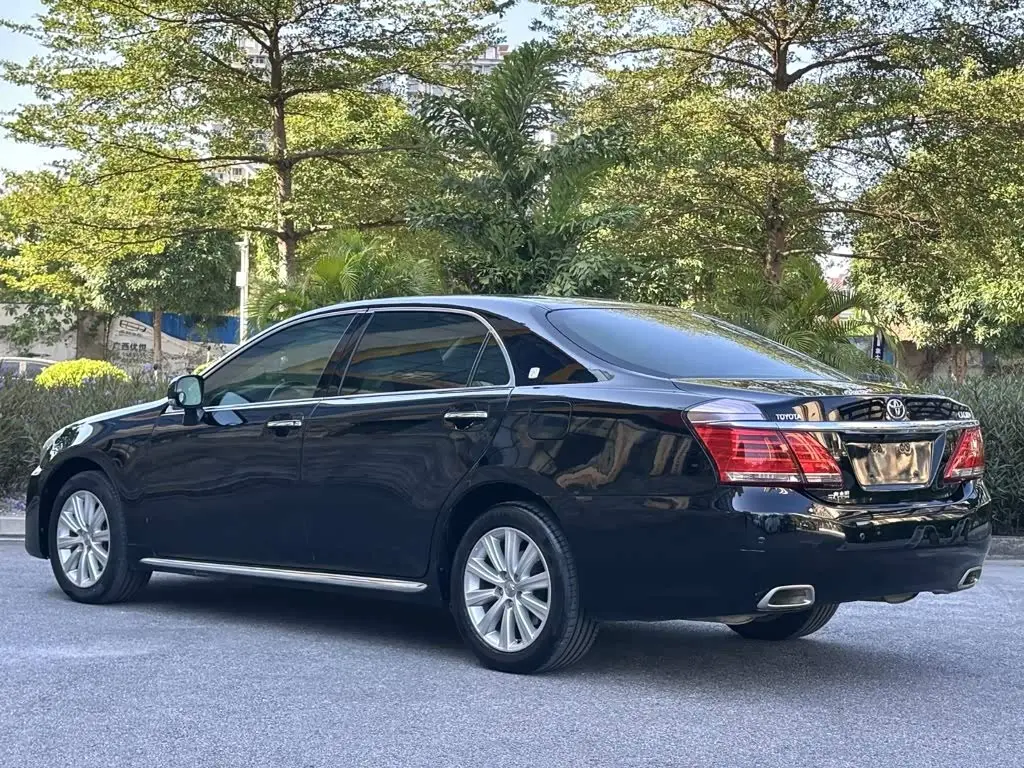 Toyota Crown 2014 — Şəkil 4/16