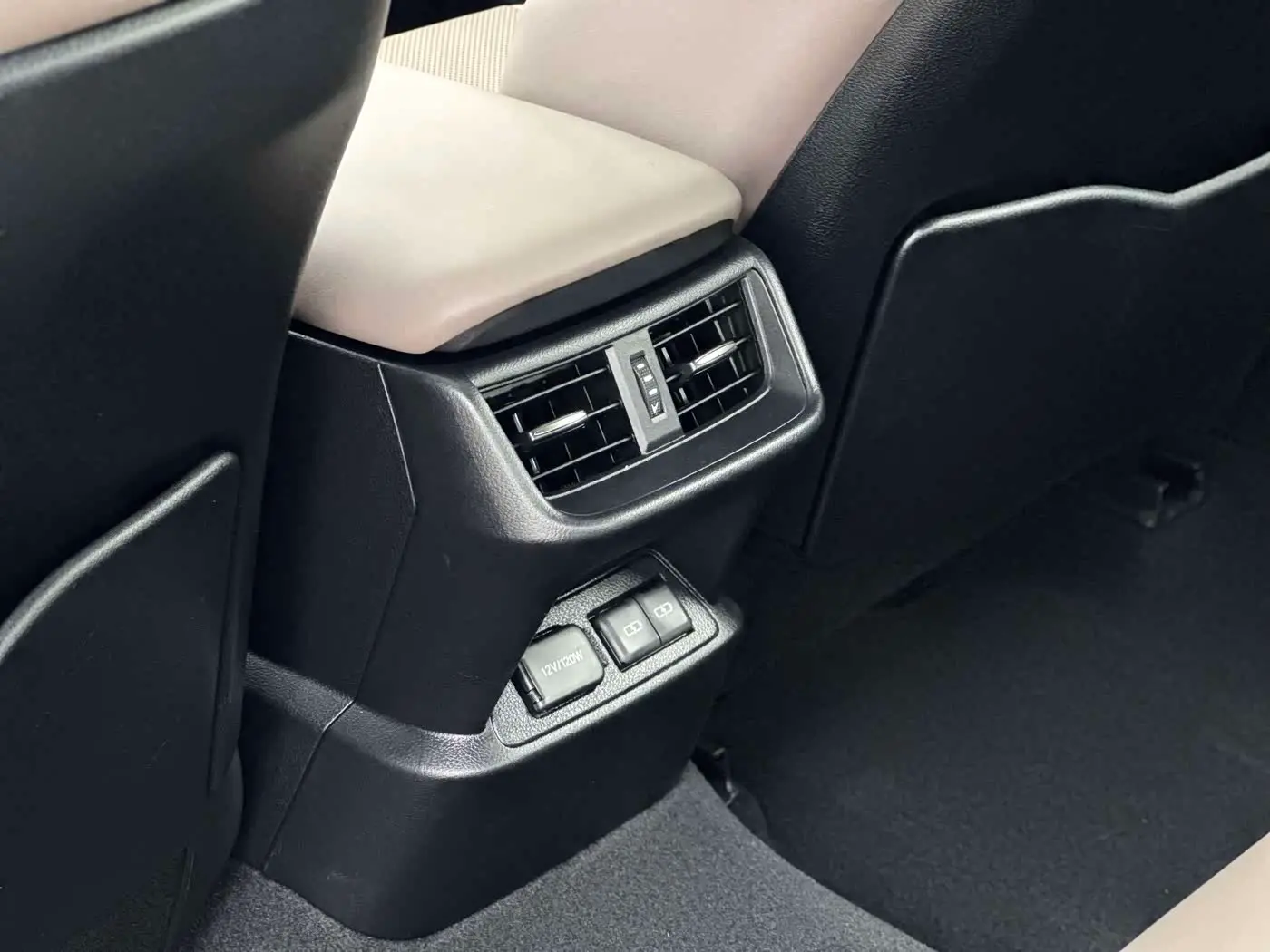 Lexus ES 2021 — Photo 11/16