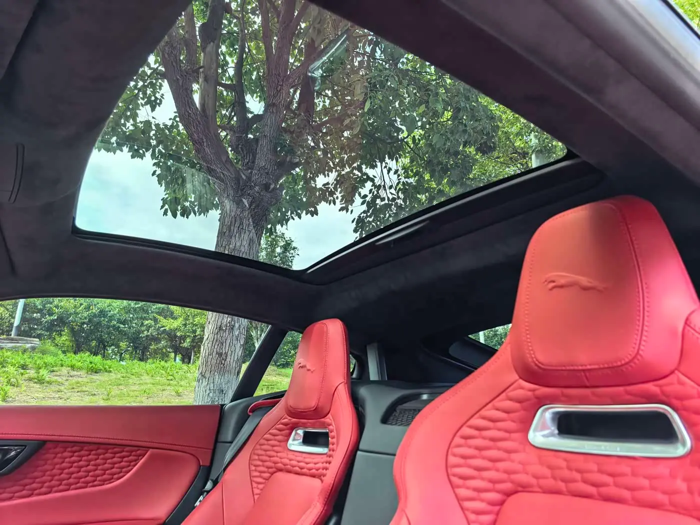 Jaguar F-TYPE 2024 — Photo 16/16