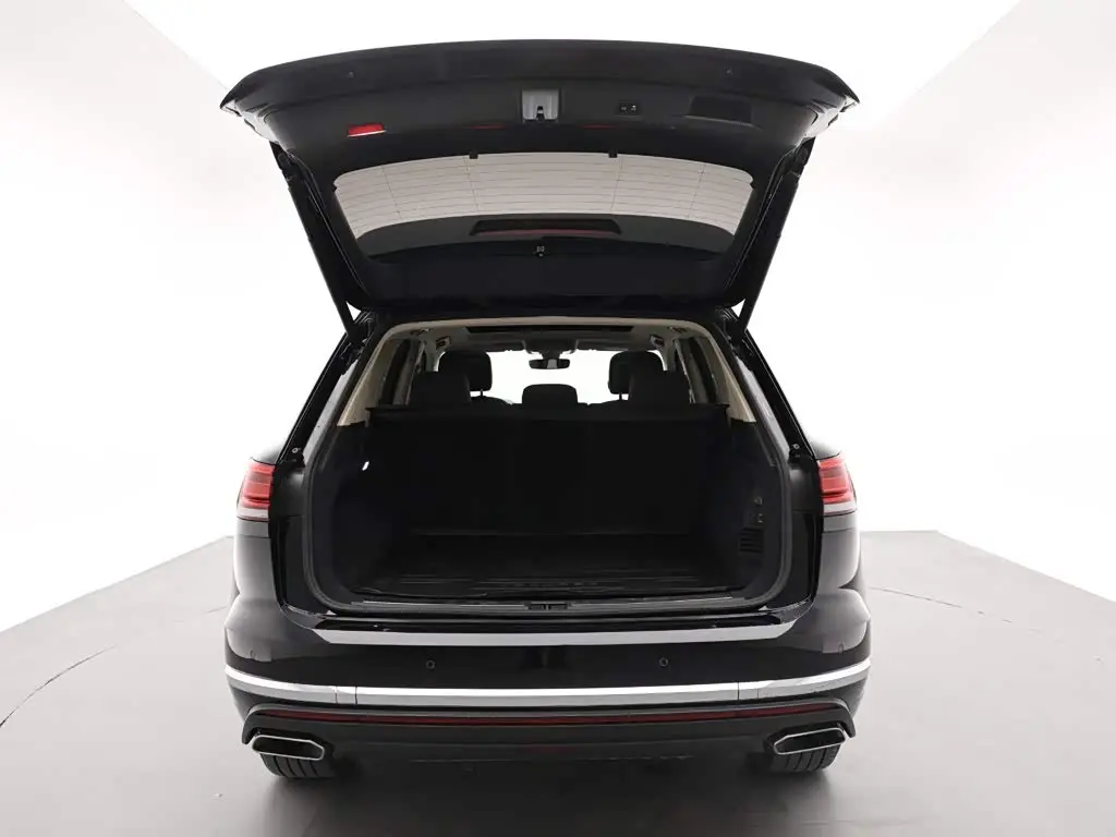 Volkswagen Touareg 2019 — ფოტო 8/19
