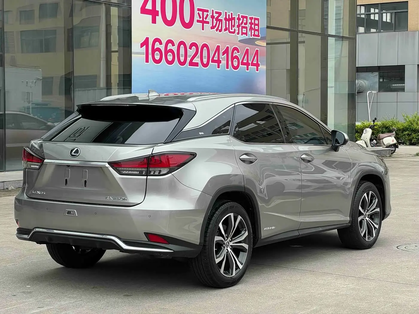 Lexus RX 2021 — Photo 8/9
