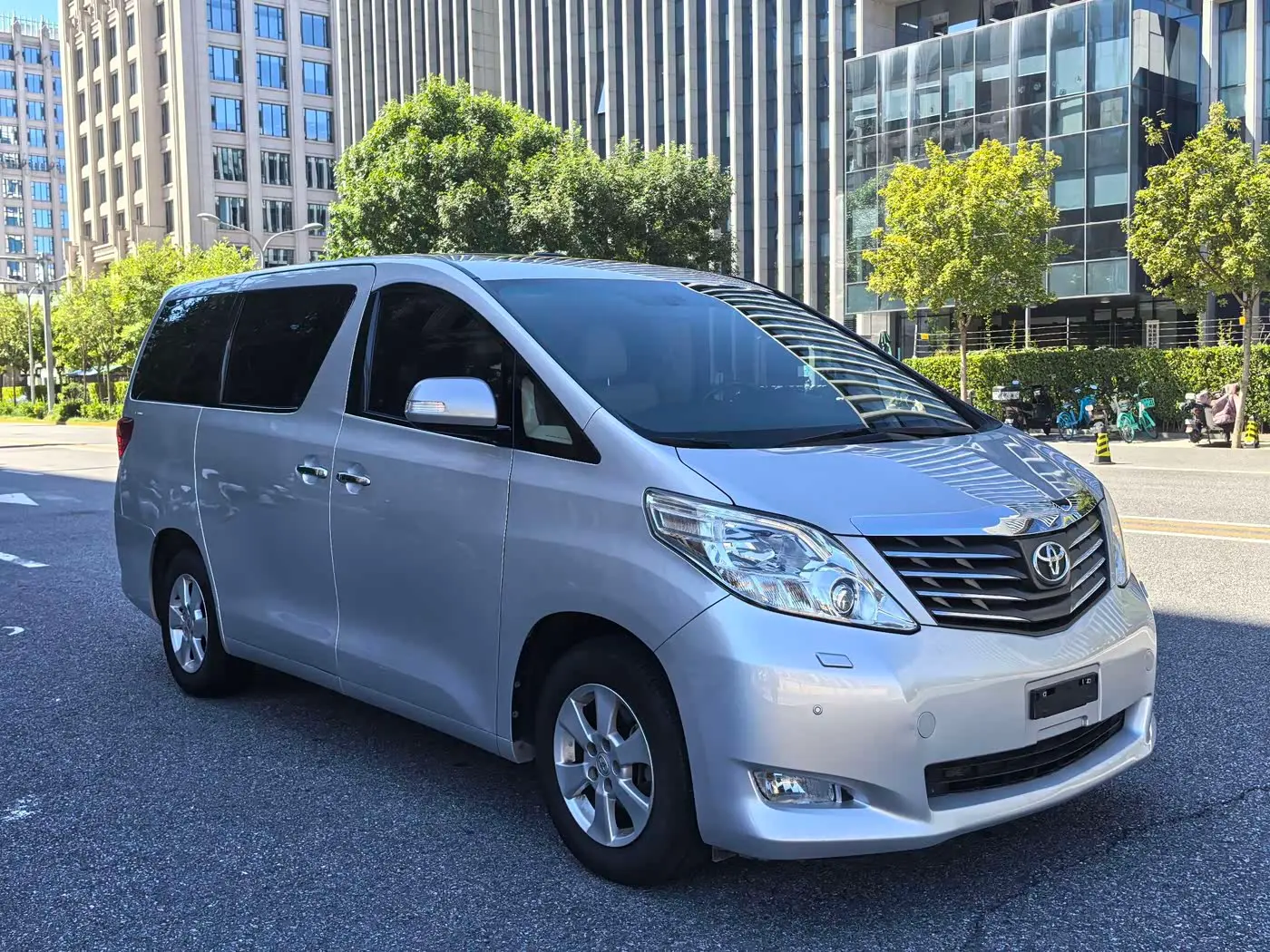 Toyota Alphard 2010 — Photo 9/20