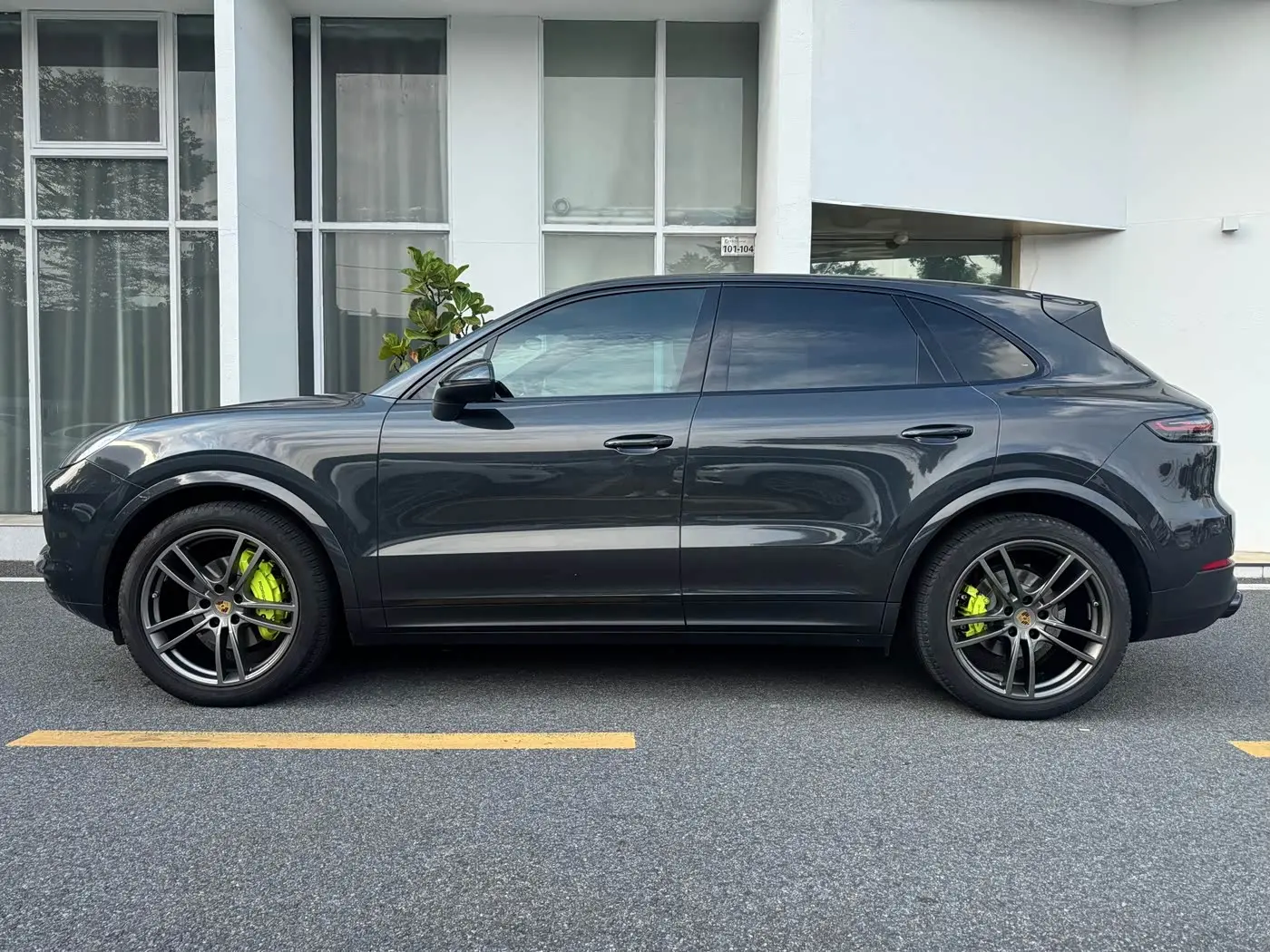 Porsche Cayenne 2021 — Photo 4/20