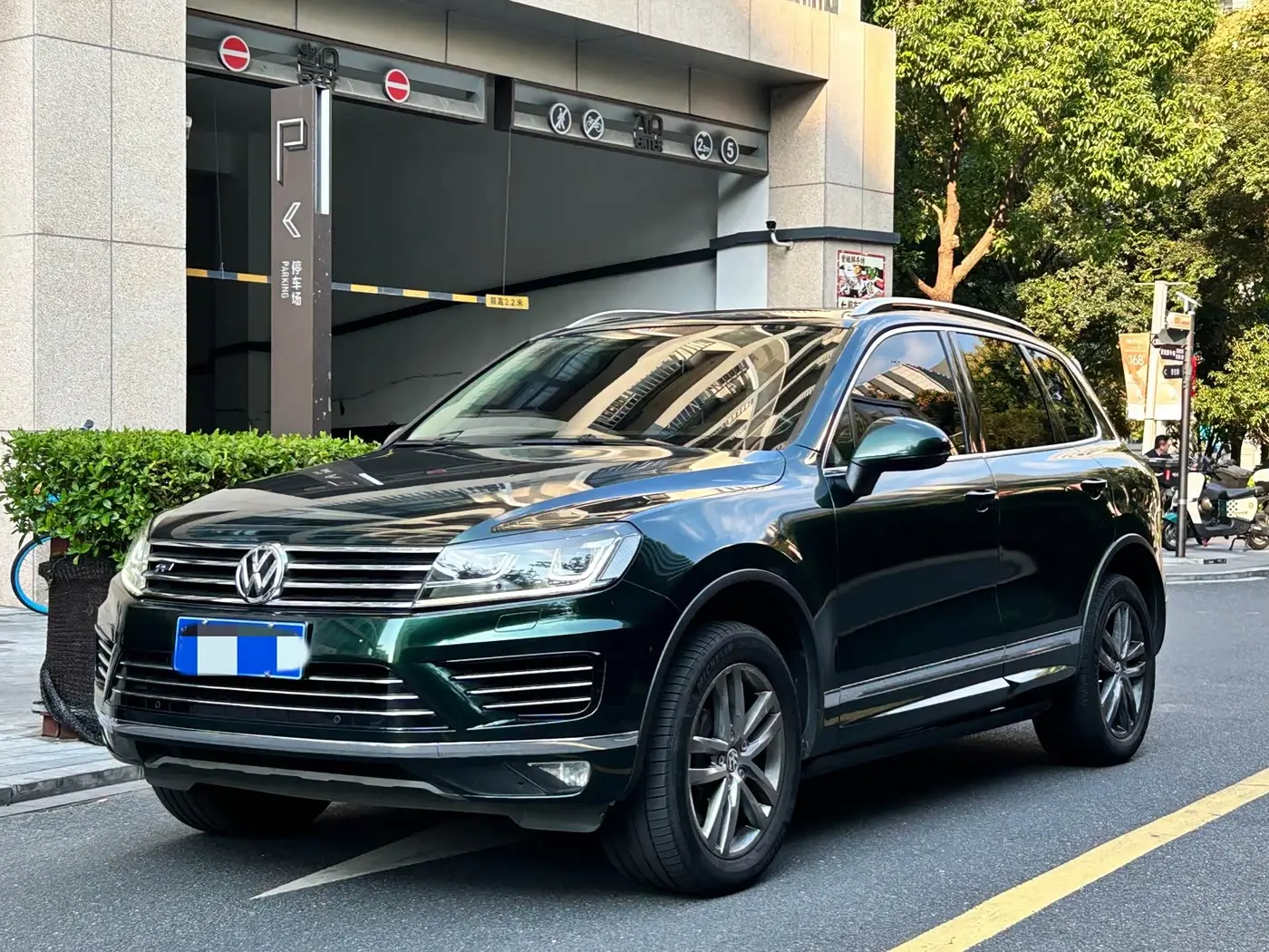 Volkswagen Touareg 2016 — Photo 1/18