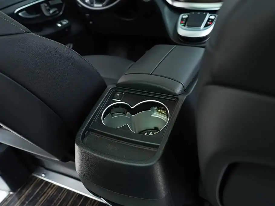 Mercedes-Benz V-Class 2021 — Photo 12/20
