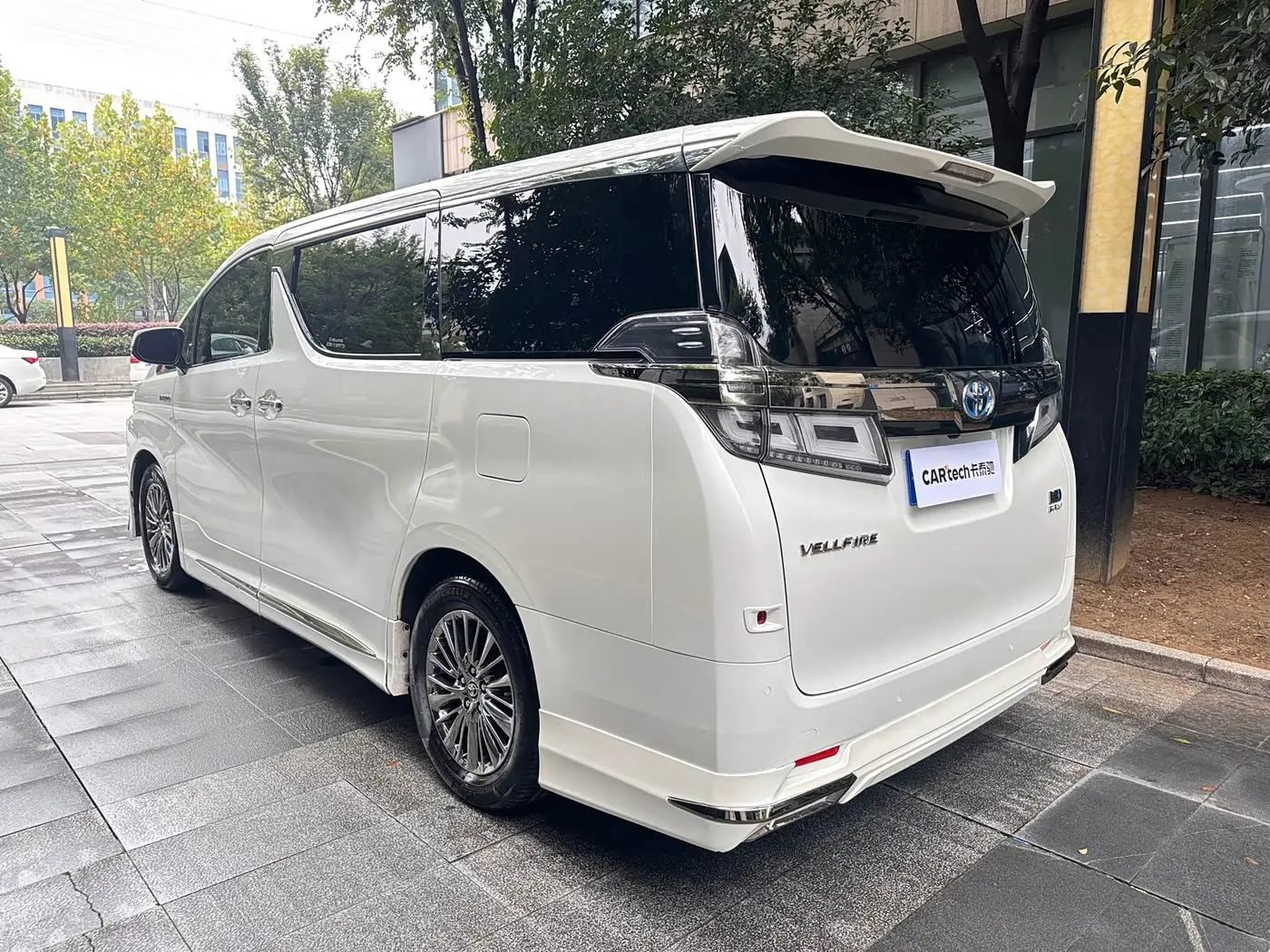 Toyota Vellfire 2021 — Photo 5/14