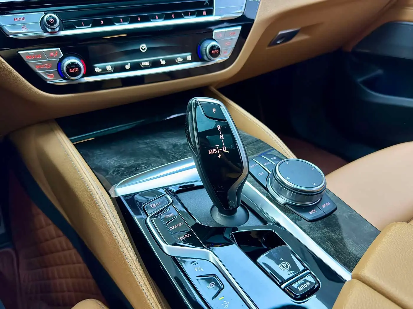 BMW 6 Series GT 2023 — Photo 14/17