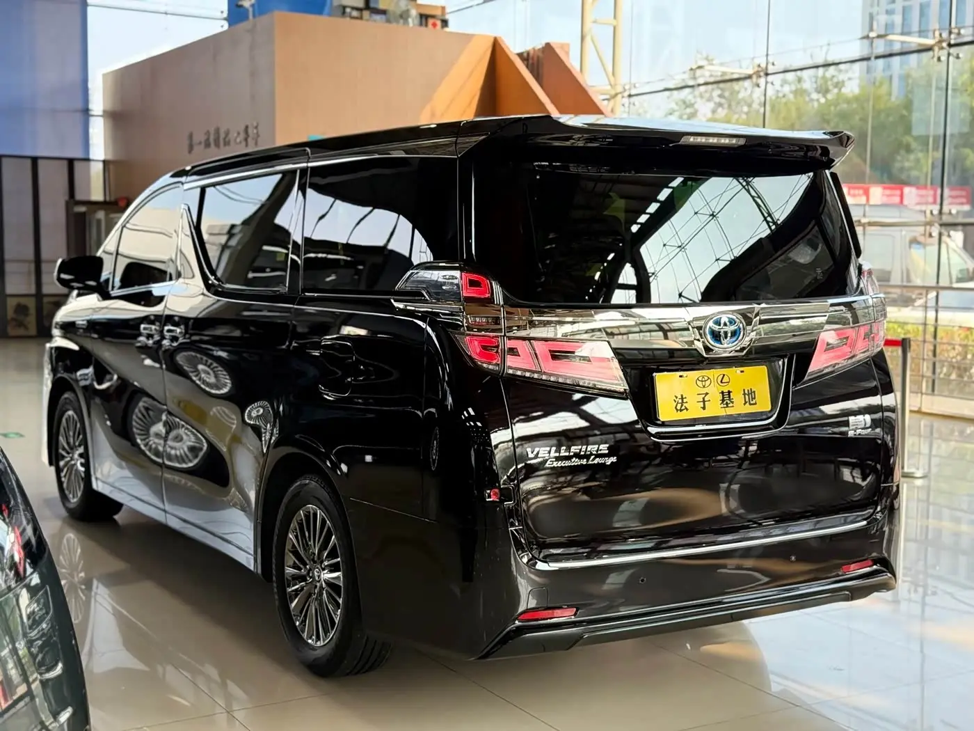 Toyota Vellfire 2019 — Photo 20/20