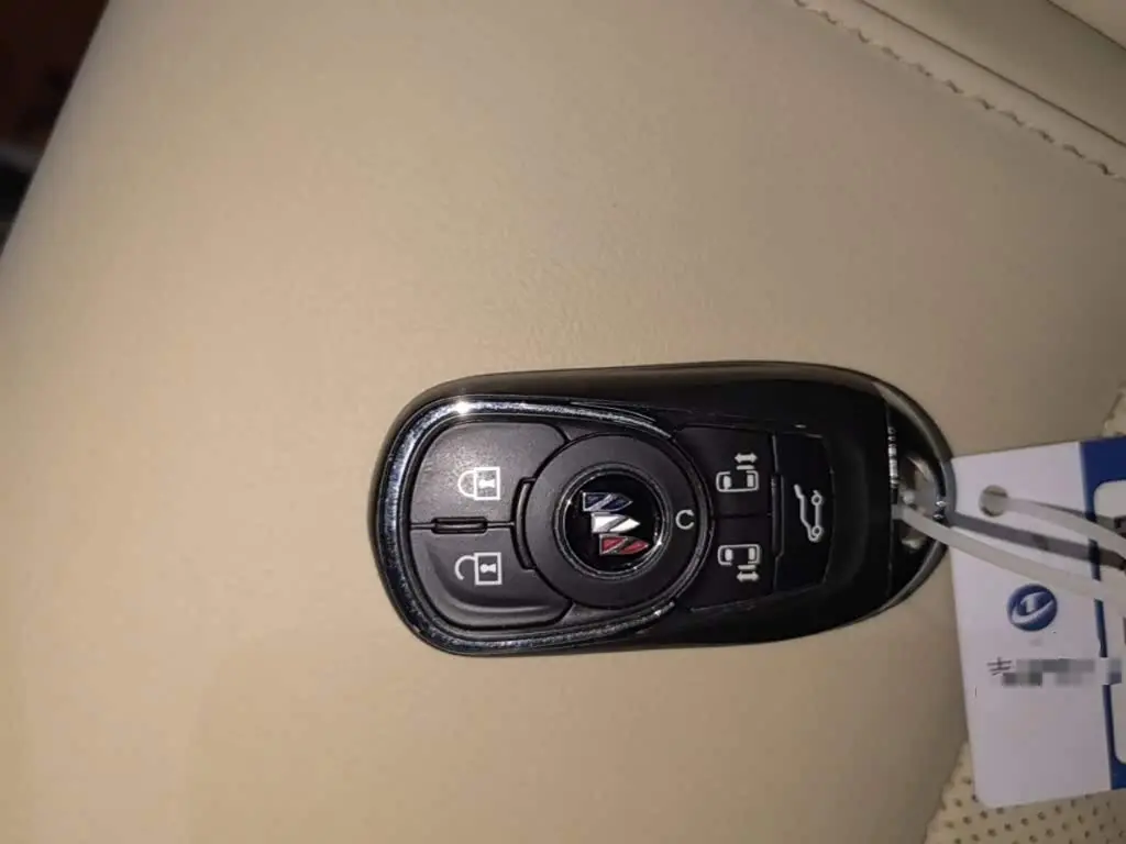 Buick GL8 2023 — Photo 9/20