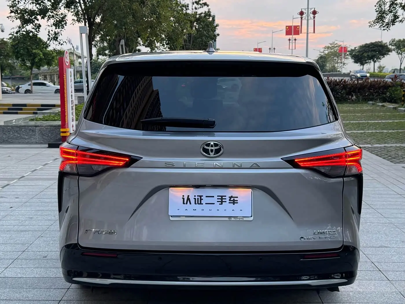 Toyota Sienna 2025 — Photo 12/14