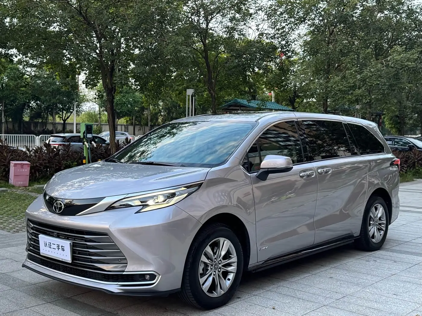 Toyota Sienna, 2025