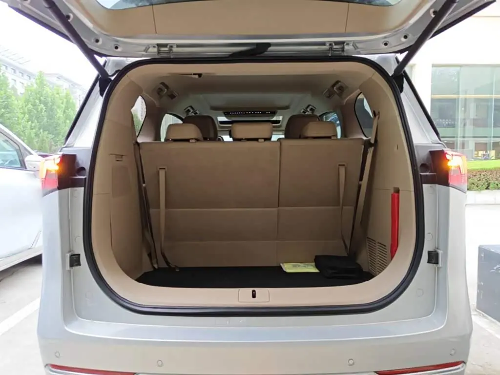 Buick GL8 New Energy 2025 — Photo 15/20