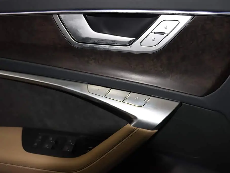 Audi A6L 2021 — Фото 11/17