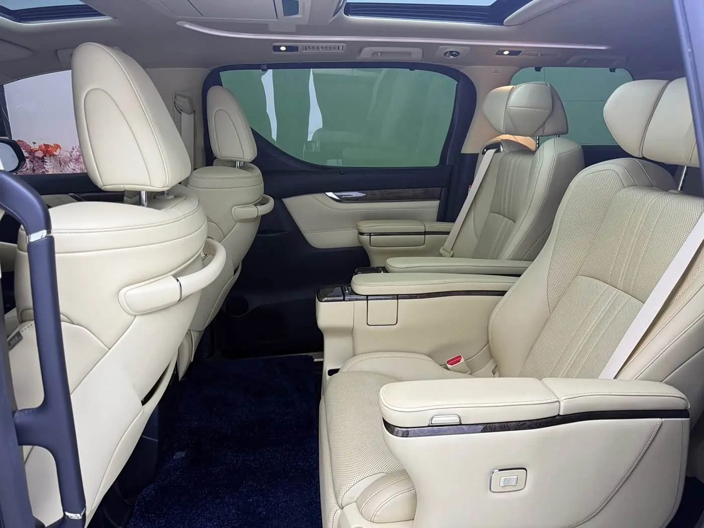 Toyota Vellfire 2023 — Фото 14/18