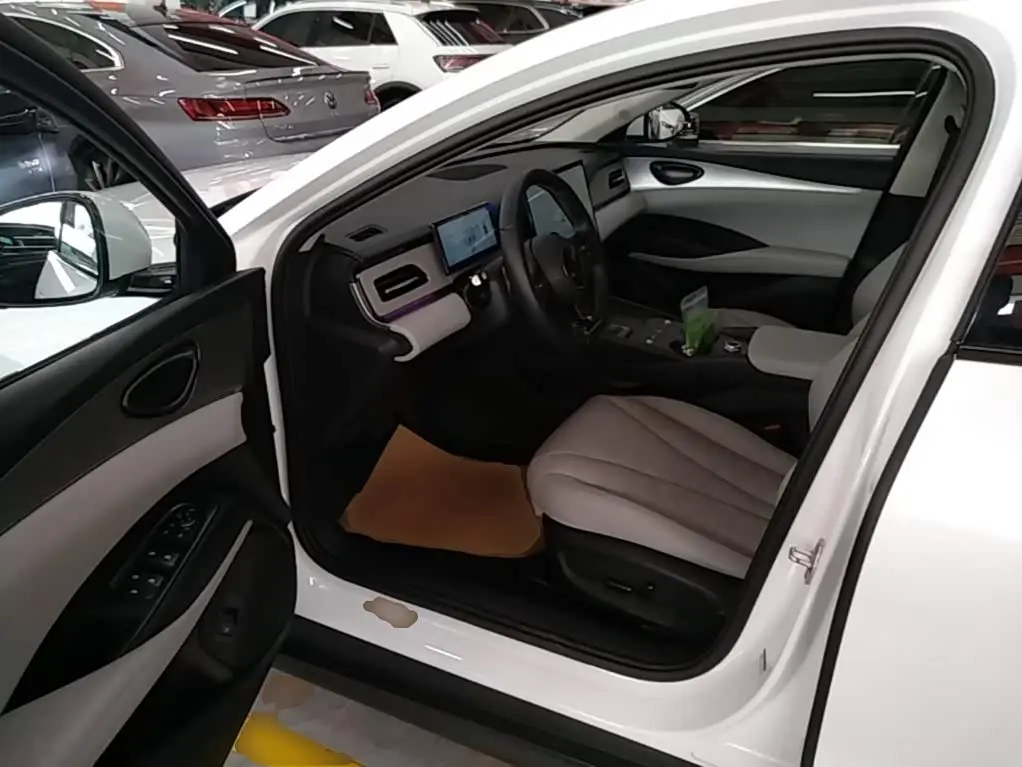 BYD Seal 06 DM-i Touring 2025 — Фото 15/20