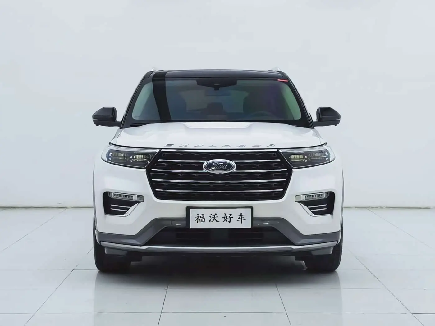 Ford Explorer 2021 — Photo 2/20