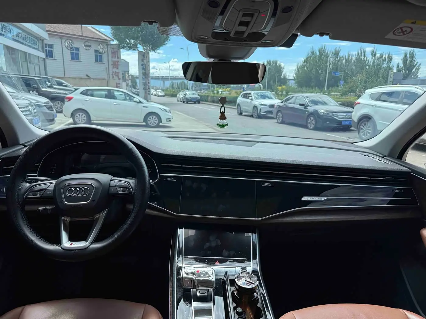 Audi Q7 2021 — Photo 3/9