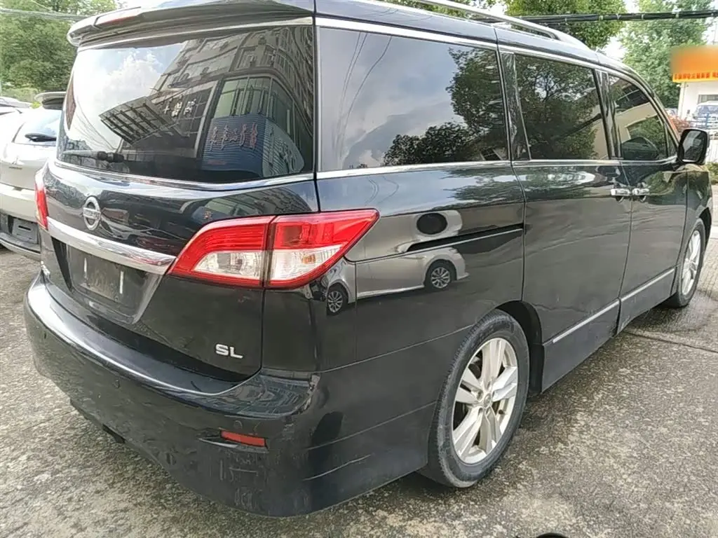 Nissan Quest 2017 — Фото 8/20