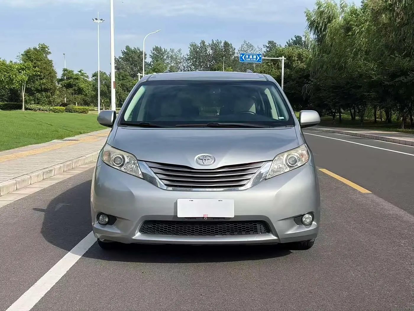 Toyota Sienna 2017 — Photo 3/19