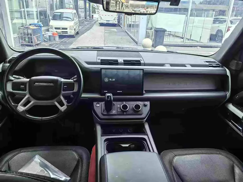 Land Rover Defender 2023 — Photo 7/7