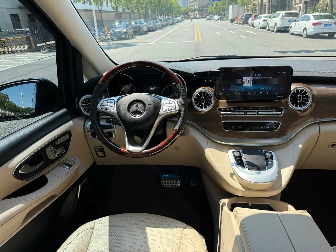 Mercedes-Benz V-Class 2021 — Фото 14/20