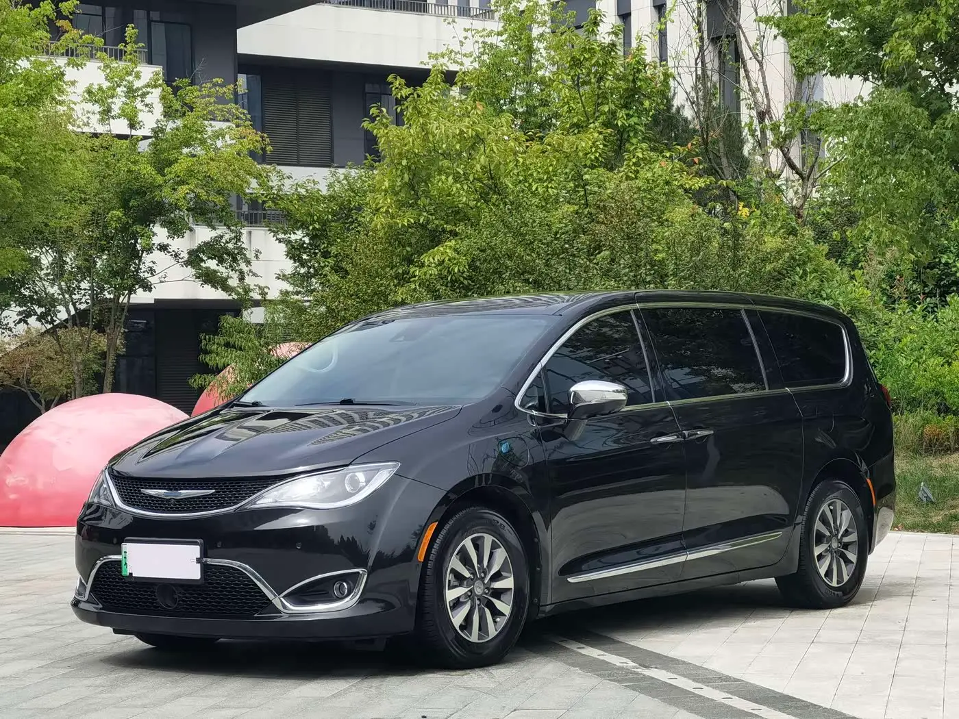Chrysler Grand Caravan PHEV 2020 — Photo 1/19
