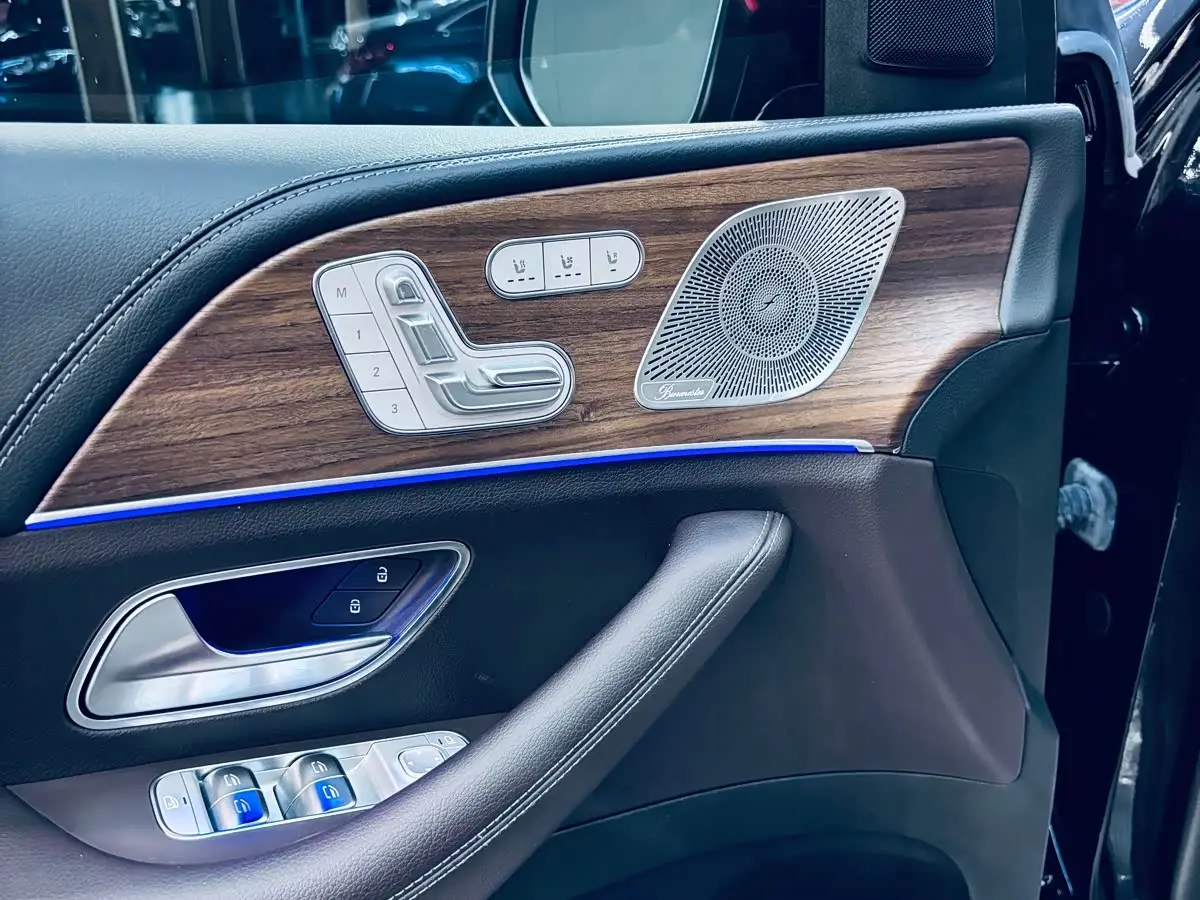 Mercedes-Benz GLS 2023 — Photo 7/13