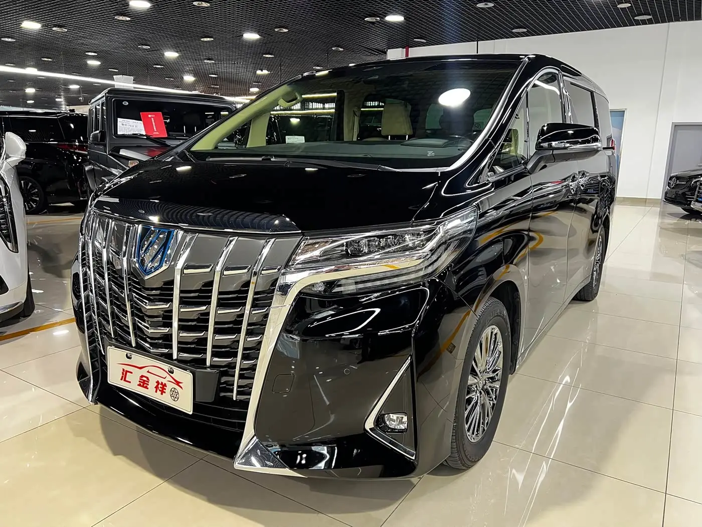 Toyota Alphard 2020 — Photo 2/19