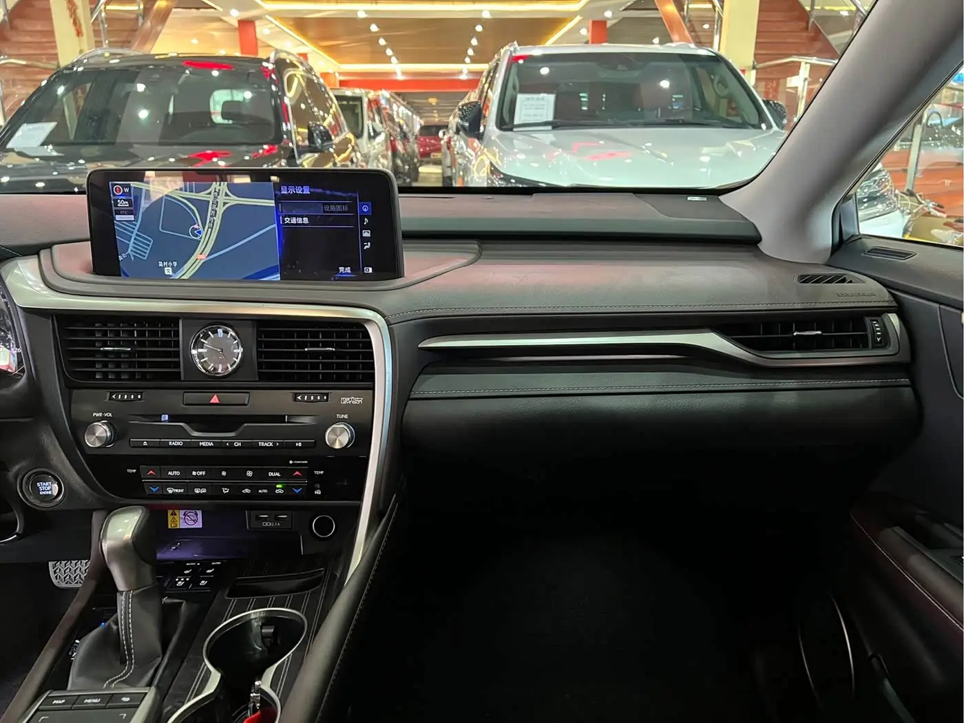 Lexus RX 2022 — Photo 11/17