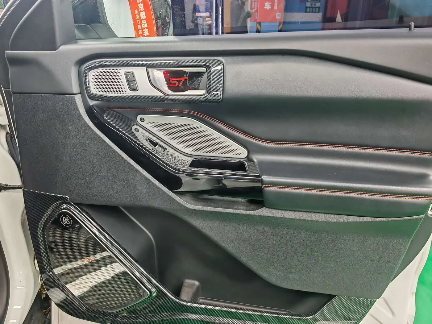 Ford Explorer 2021 — Photo 15/20