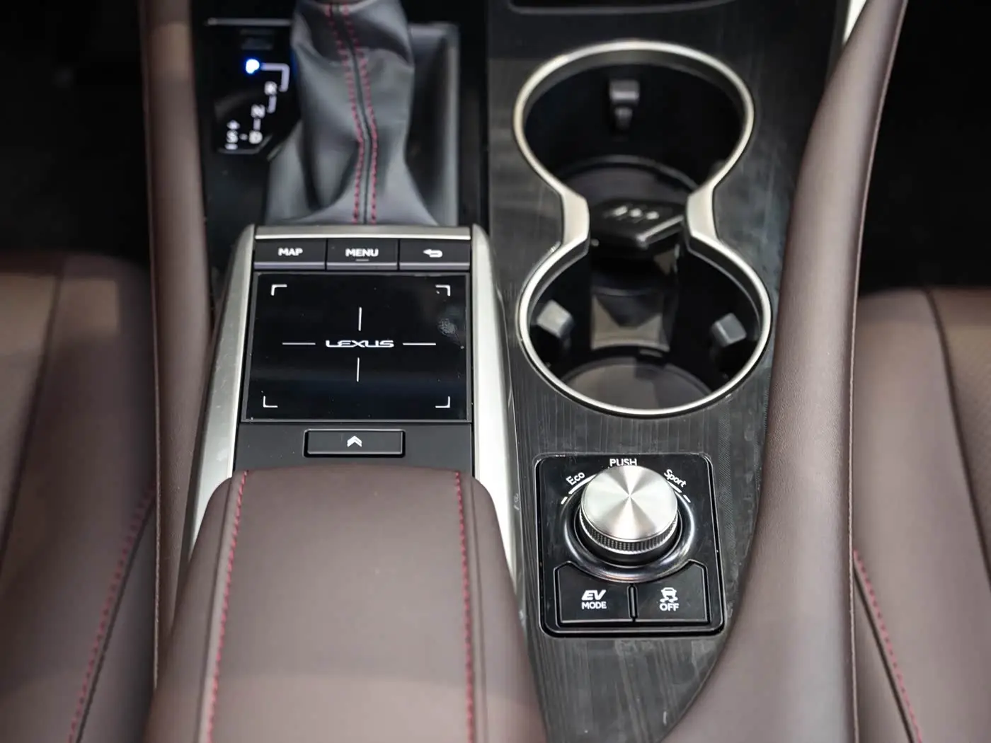 Lexus RX 2021 — Photo 18/20